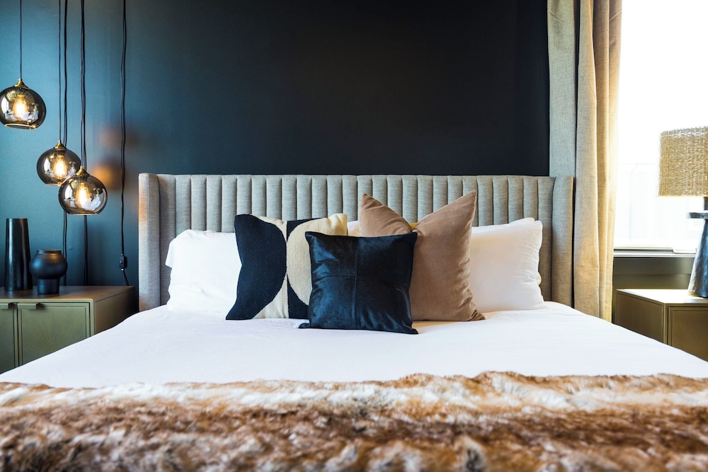 Elevate - Modern Luxury - Stunning City Views