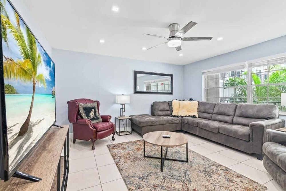 Colonial Manor Condos - Fort Lauderdale