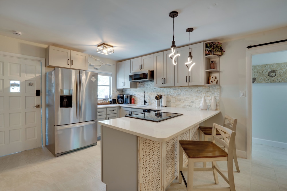 Walk to Redington Beach: Renovated Duplex w/ Patio