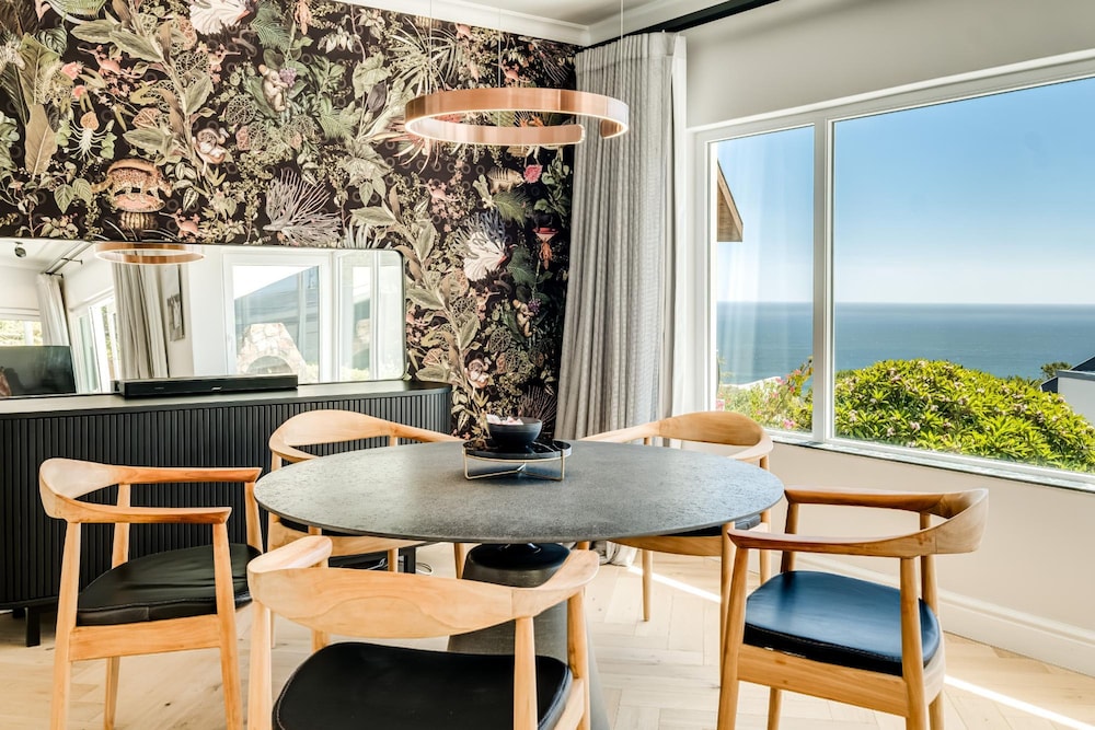 Camps Bay Villa w Pool Gym Studio Aqua Terra