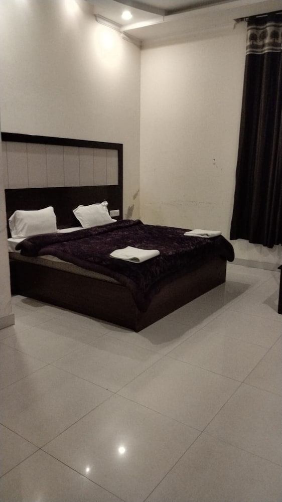 Hotel Ambika & Restaurant By GRB