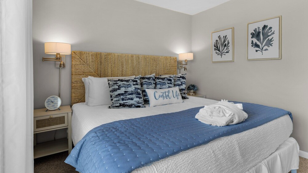 2BR Beachfront Townhome w/ Beach Service + Free Attraction Tickets!