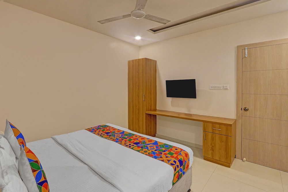 Fabhotel Blue Moon