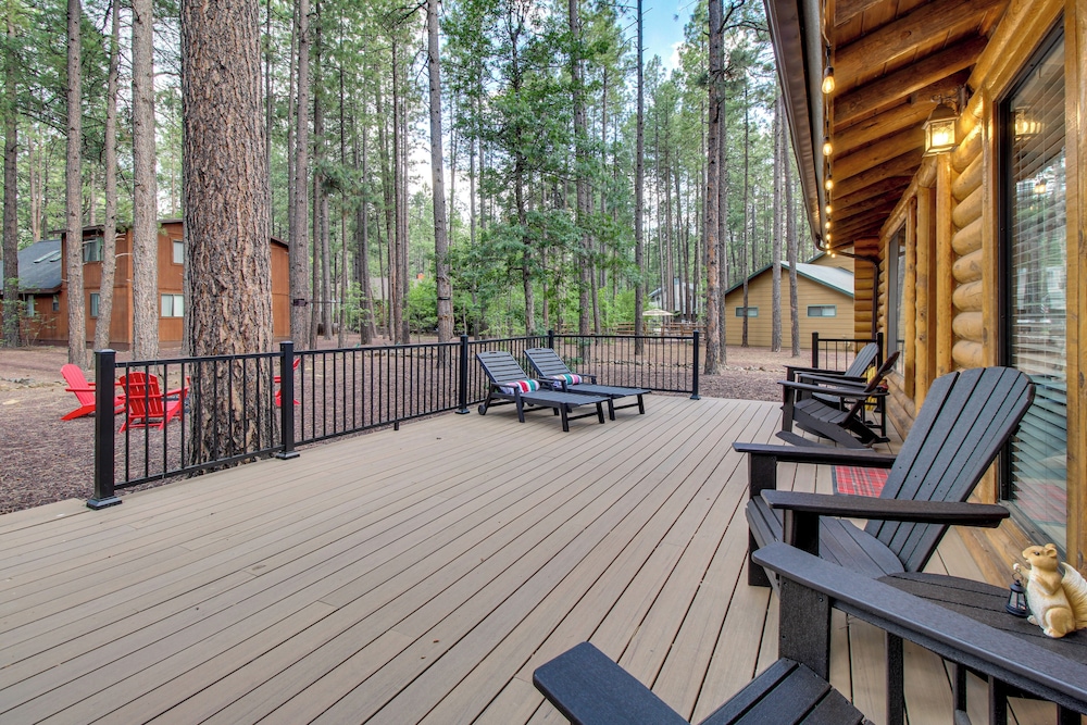 Near Fishing & Hiking: Pinetop Log Cabin w/ Deck!