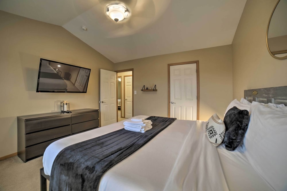 Family-friendly Townhome: 16 Mi to Pittsburgh! - Property Image 31