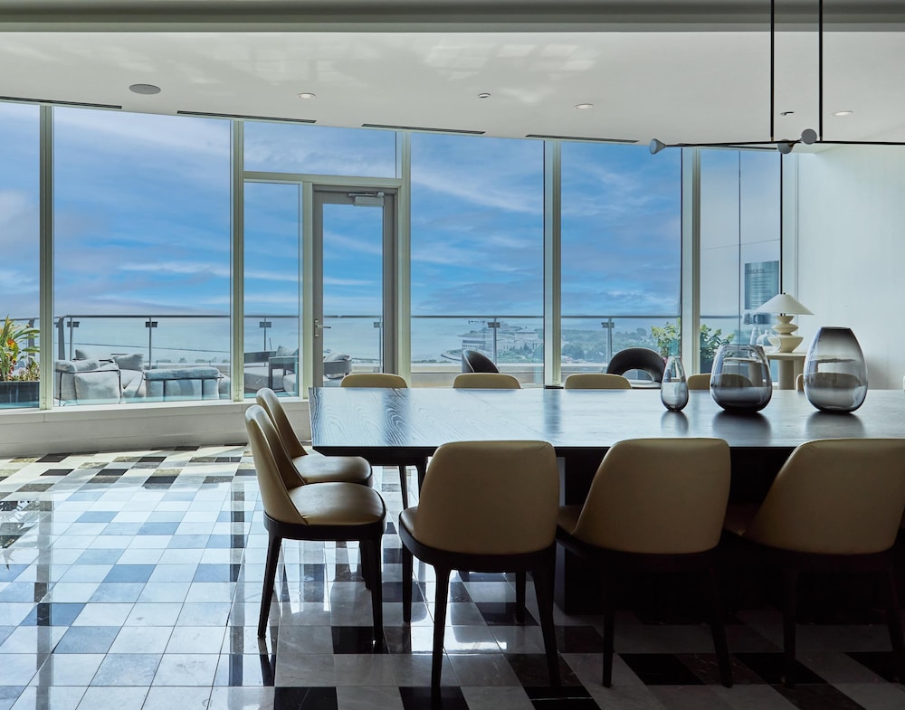 Panoramic Lake Views Premier Amenities for Groups