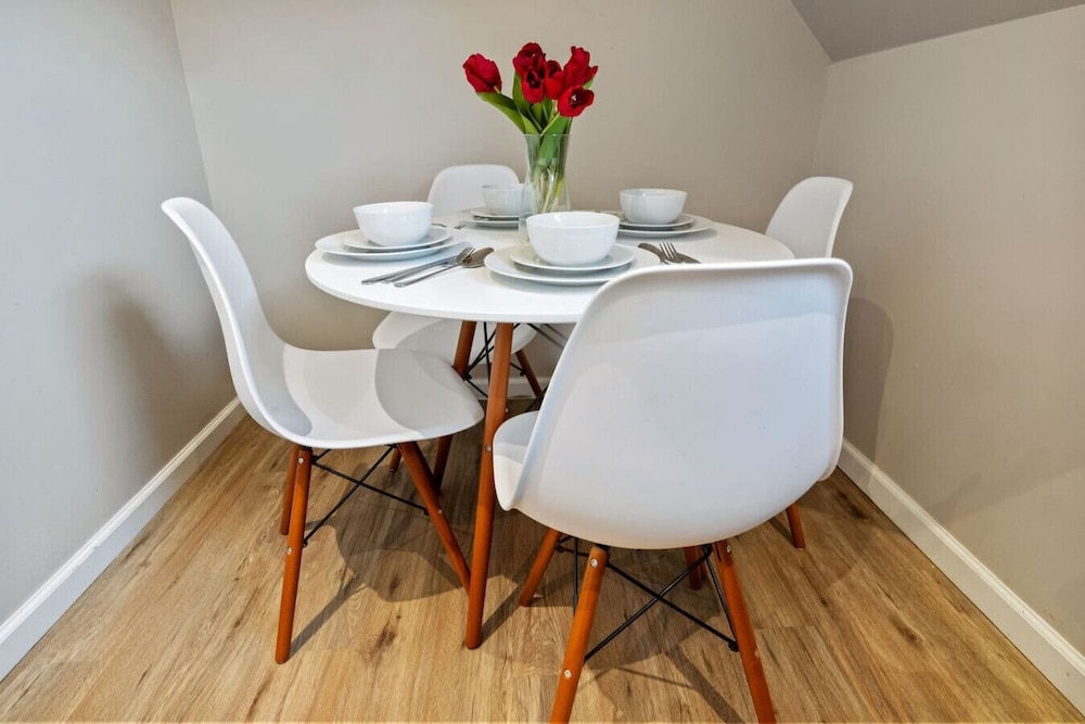 Modern 2BR Near NYC With Free Parking Workspace