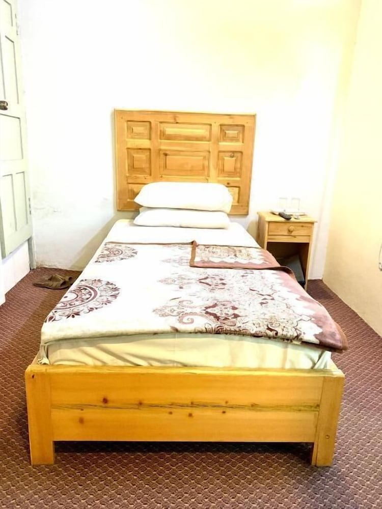 Naveed Tourist Inn