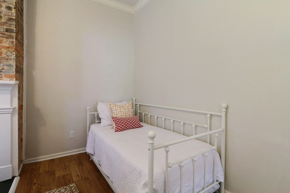 Gallery Stays - Parkside Manor view 2