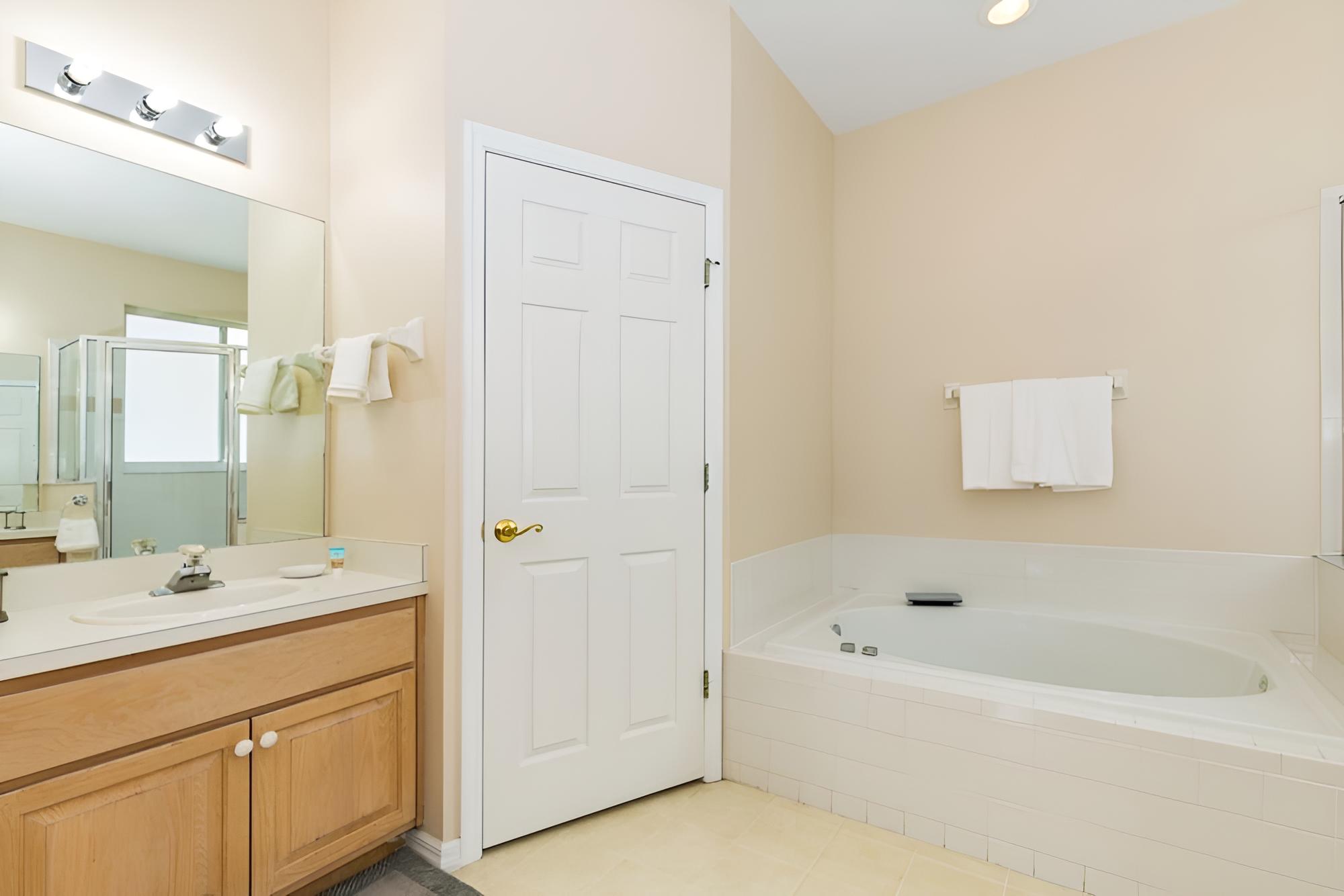 Sunset Lakes 2943 - Image 3