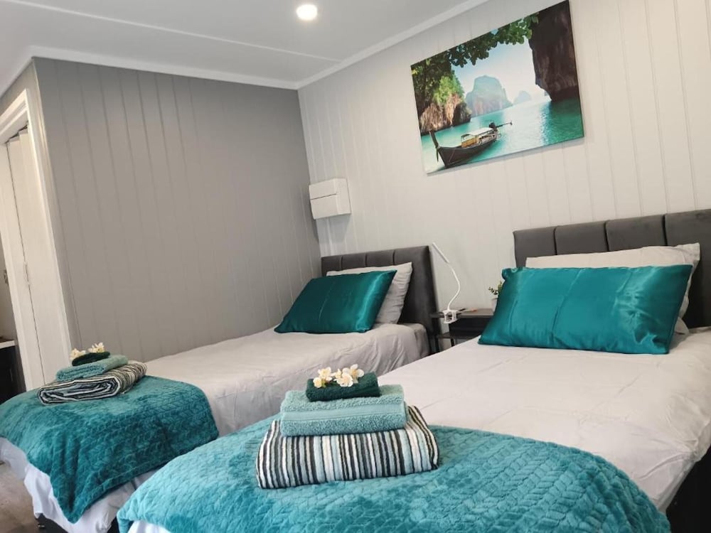 2-bedroom Guesthouse in Derby City, Parking, Wi-fi