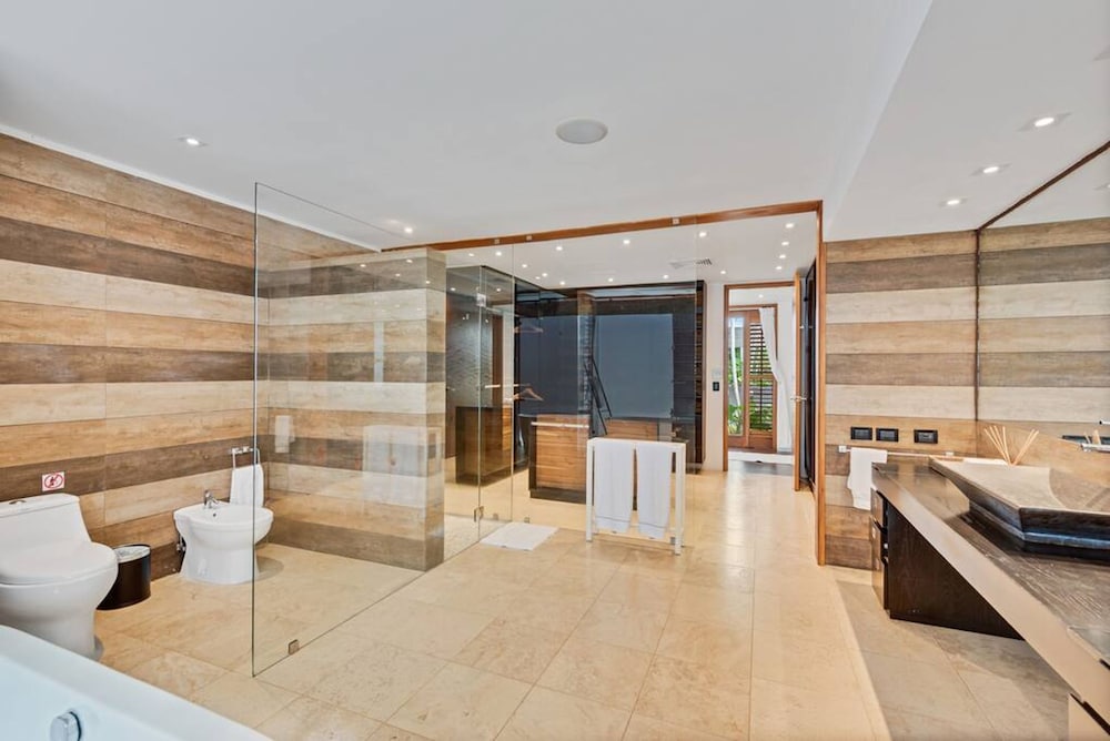 Beautifully-designed Contemporary Villa