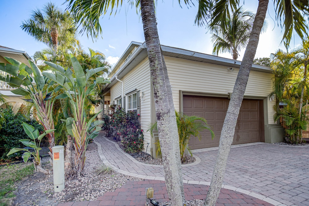 Fort Myers Getaway w/ Hendry Creek Access! view 3