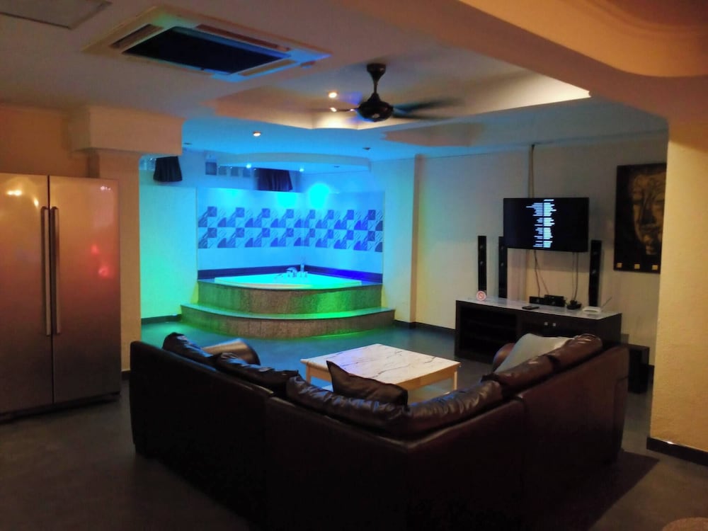 75 sqm Studio Type Jacuzzi Apartment 101a