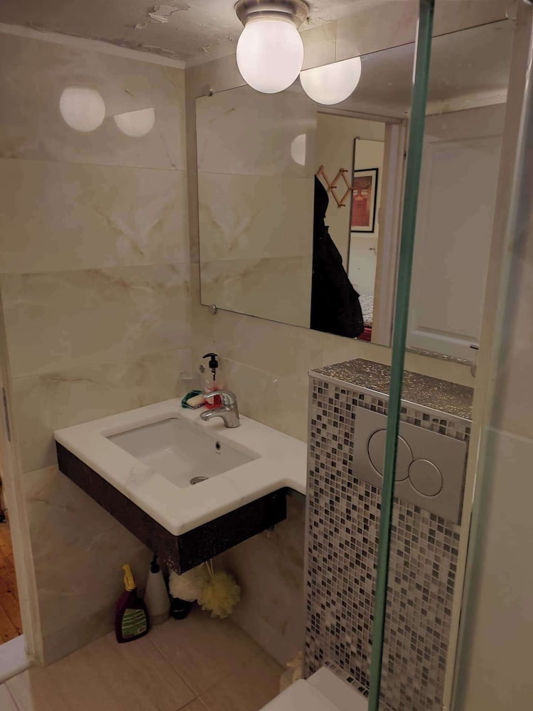 Large Studio/family Apartment