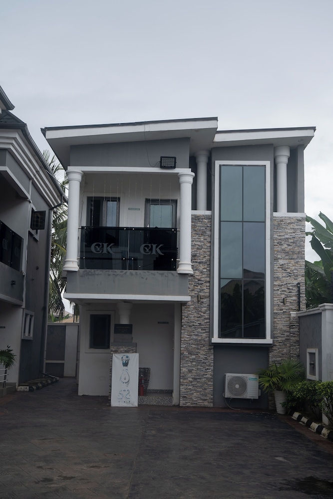 CREMYARK HOME APARTMENTS