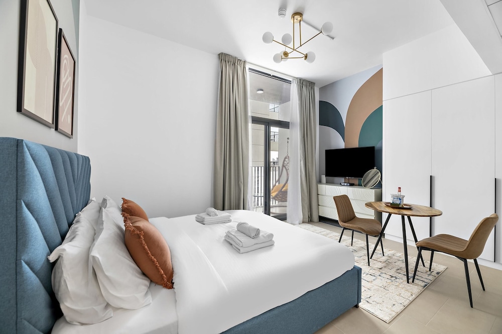 Silkhaus New Modern in JVC Convenient Location
