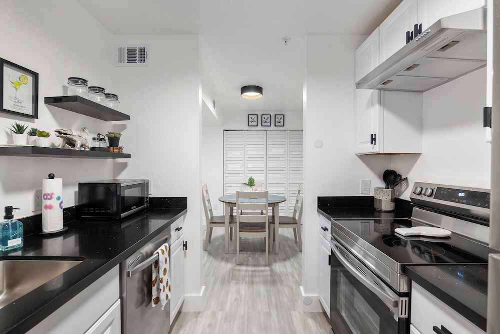 Cozy UF Condo Near Shands UF on Archer