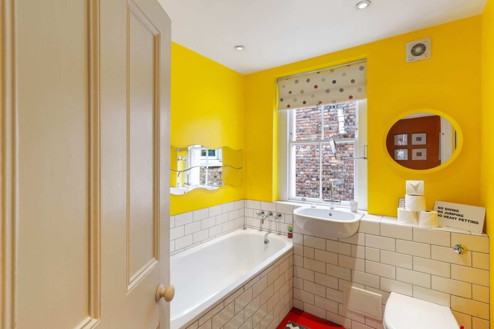 Lovely 4 Bedroom House near Portobello