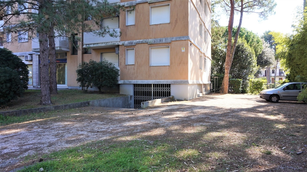 Bright Flat in the Center of Lignano Pineta view 5