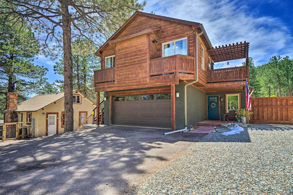Woodland Park Apartment: Forest Views + Deck! view 4