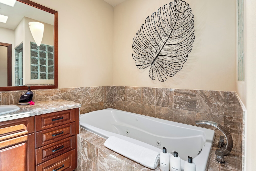 Family-friendly & Romantic Getaway - Beach Club Access- Vrkcv
