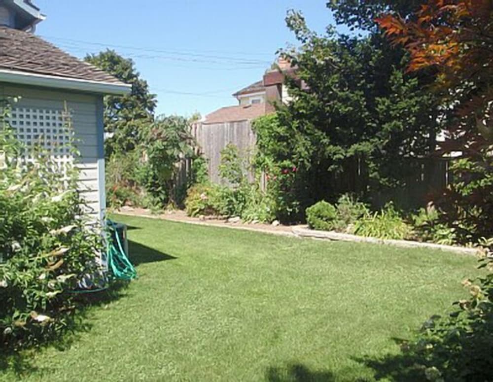 Niagara-on-the-Lake Vacations - The Swayze Cottage - Property Image 6