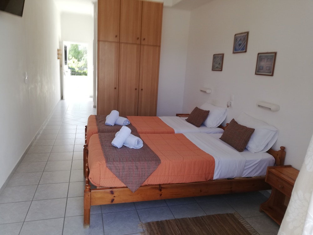 Likourgos beach apartments