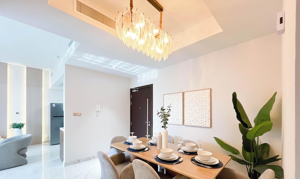 Jewelz Luxury 2BR Balcony, Pool & Garden Views