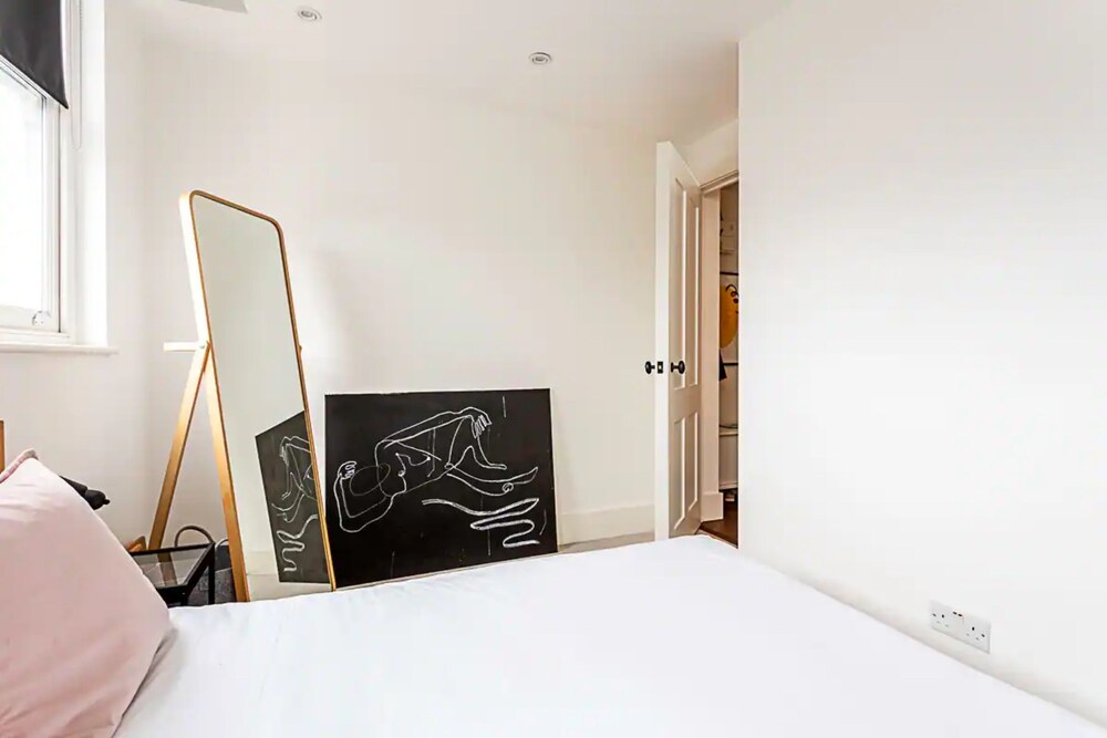 Stylish and Spacious 1BD in Clapton