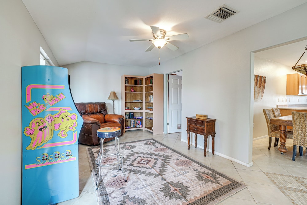 Close to Golf: Sun City Escape w/ Furnished Porch!