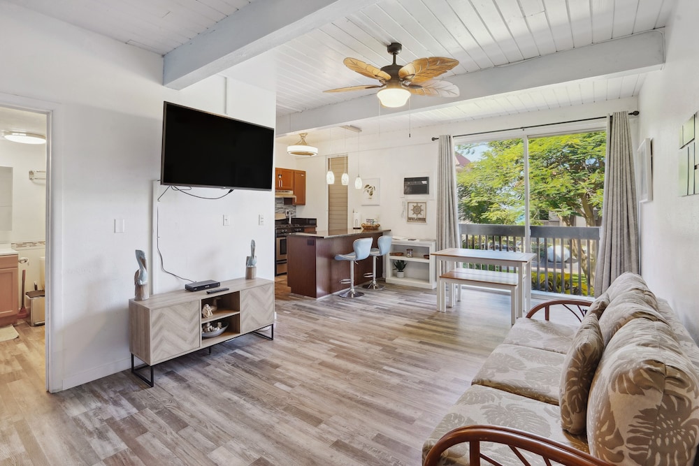 Airy Kailua-kona Condo < 1 Mi to Beach + Town