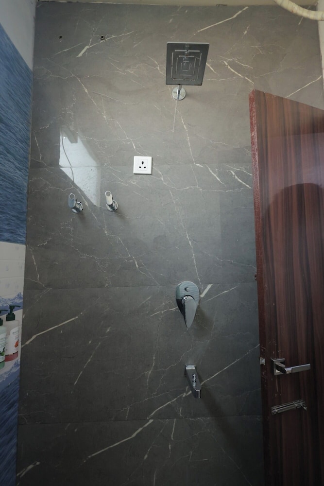 HOTEL SRG INN