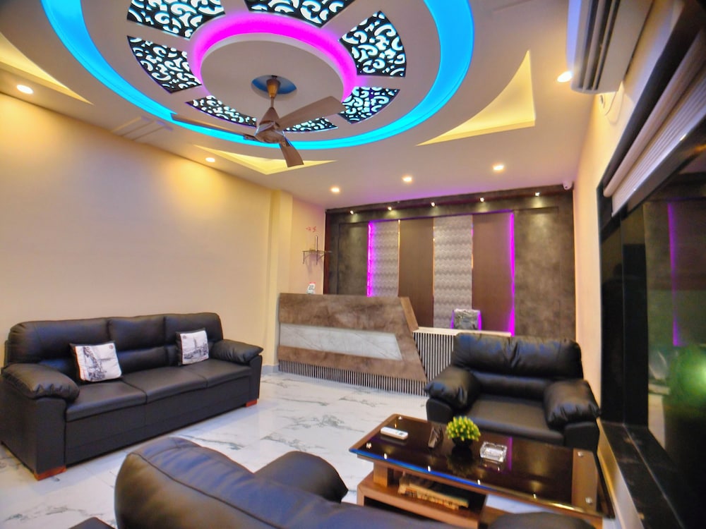 Lobby & Reception