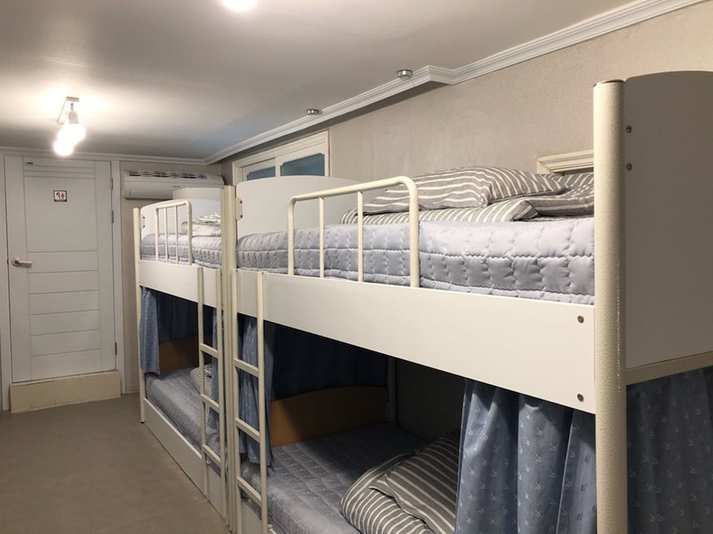 Jun Guest House - Hostel