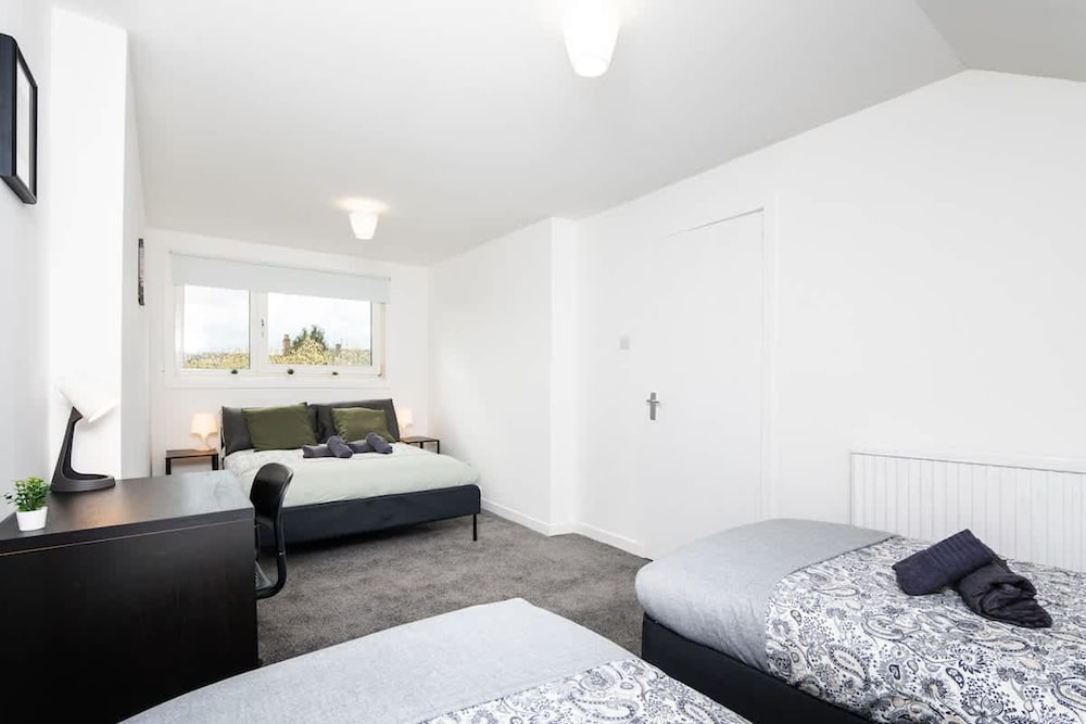 5 Individual Beds - Free Parking
