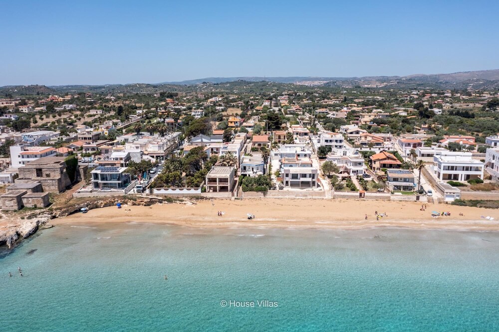 Baia Delle Sirene in Noto view 5