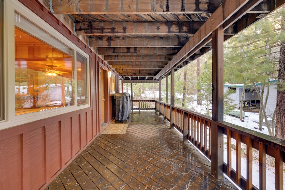 5 Mi to Dodge Ridge: Cabin in Strawberry