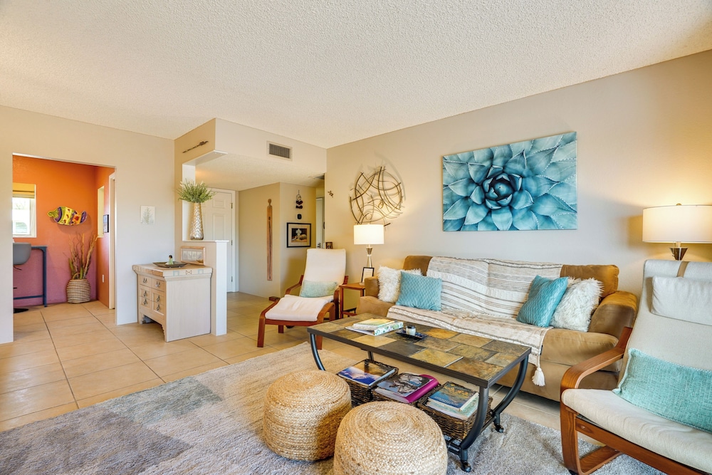 Pet-friendly 55+ Green Valley Home w/ Golf Gear!