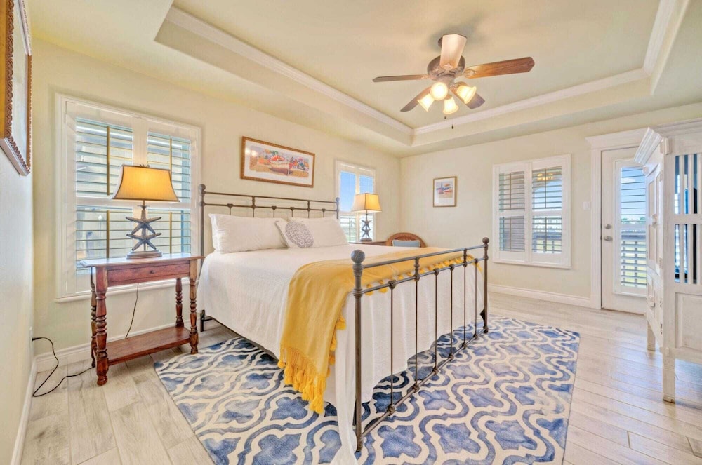 2 Homes, Sleeps 22 Steps to the Beach, Private Pool, Fire Pit, Balcony Views