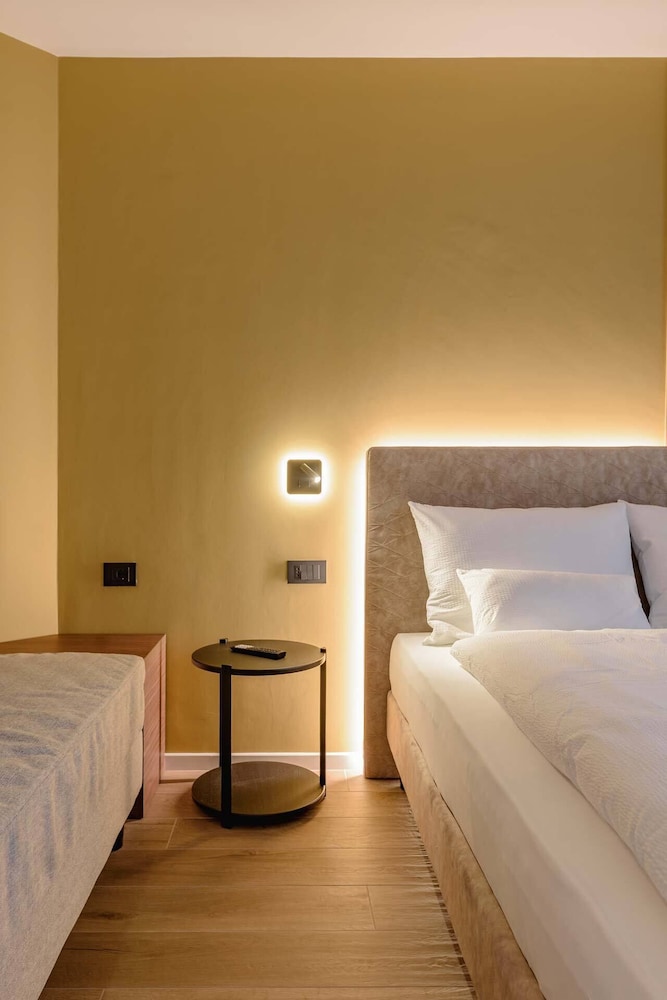 NAOMI Rooms