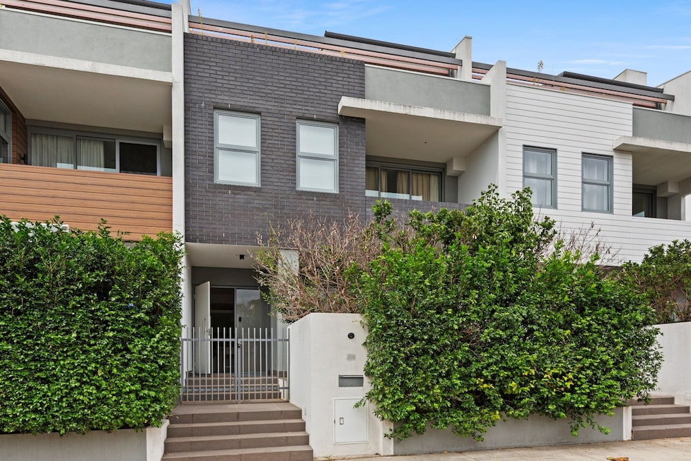 Bright & Modern 3-bed Townhouse in Rosebery