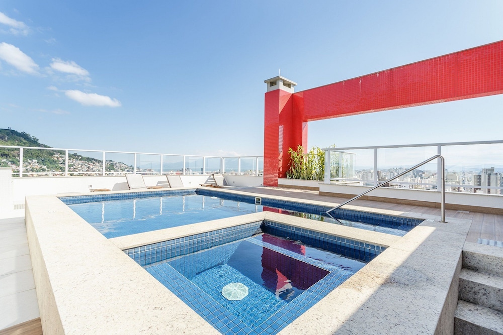 Apartment in the Center With Pool Rri103