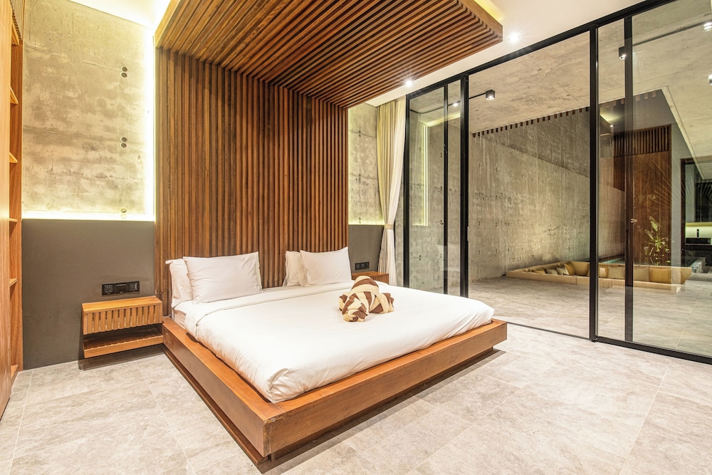 Modern 4BR Canggu Retreat Just 8mins to the Beach