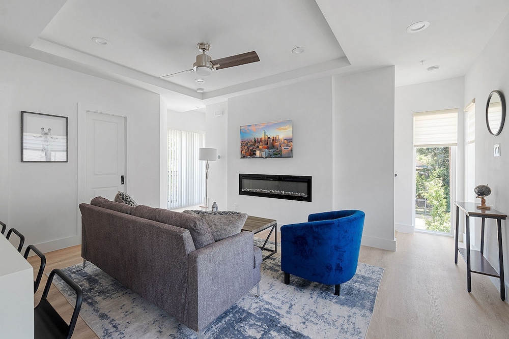 Modern Townhome Rooftop Backyard Garage