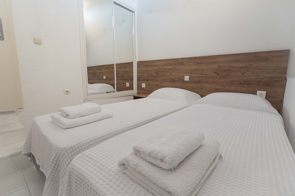 Greenwood Maisonette by Rentalspro - Fourka Beach