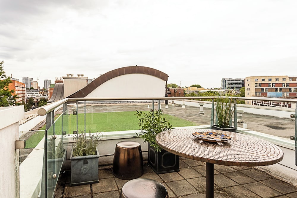 balcony