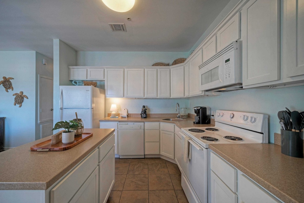 9 Costa Bahia Condos Sleeps 48 + Pool Minutes to the Beach