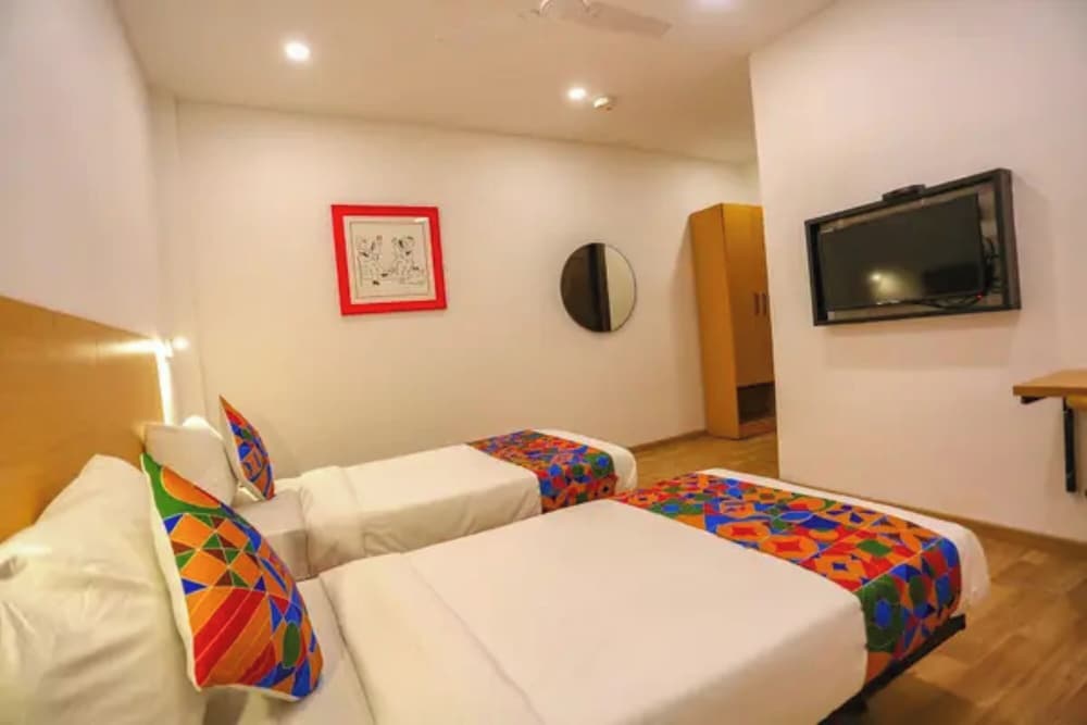Fabhotel Crown Dx