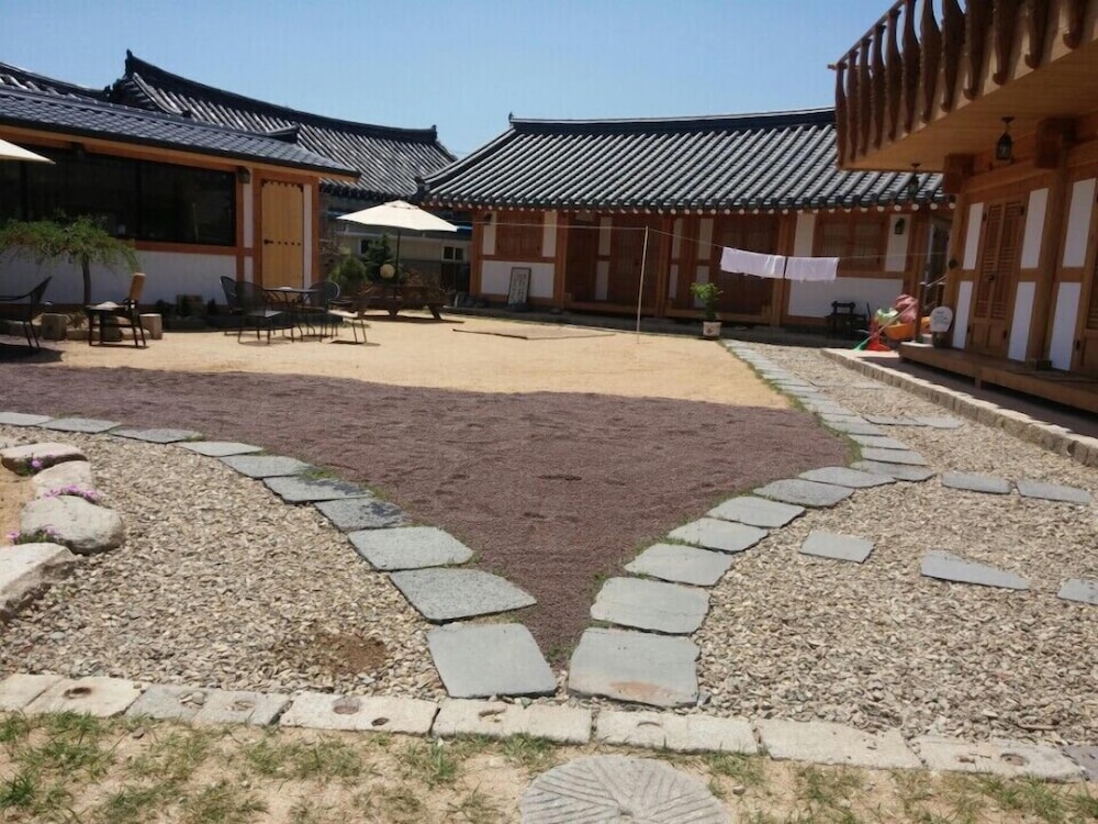 Happy Village Syeobul Guesthouse